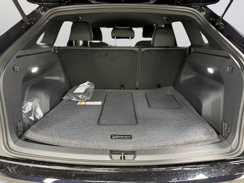 new 2026 Volkswagen Atlas Cross Sport car, priced at $39,135