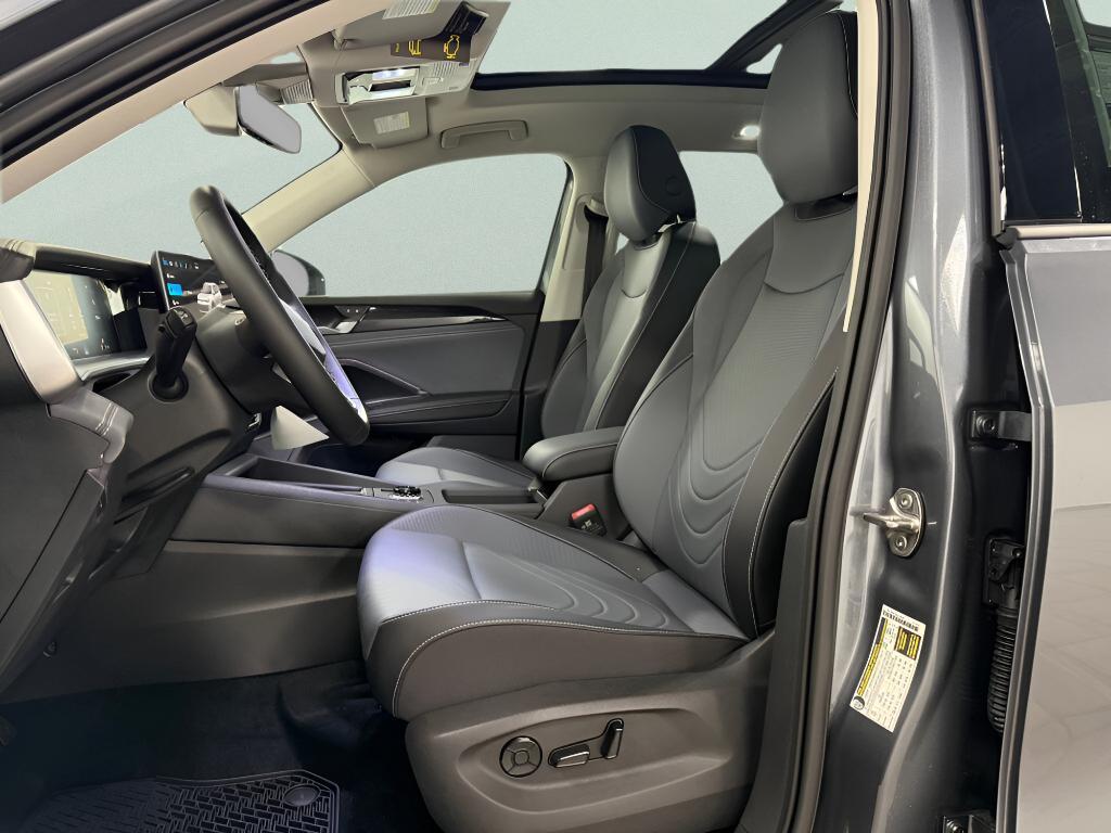 new 2025 Volkswagen Tiguan car, priced at $33,994