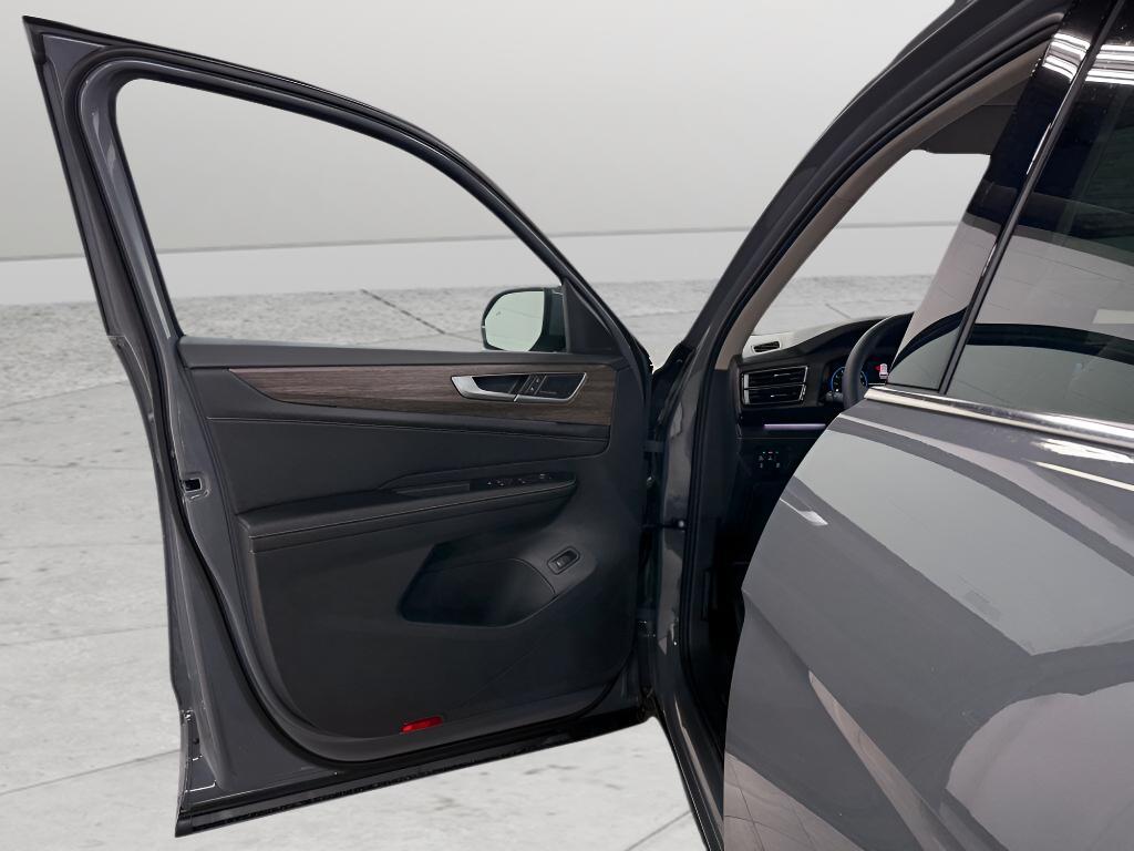 new 2026 Volkswagen Atlas car, priced at $53,685