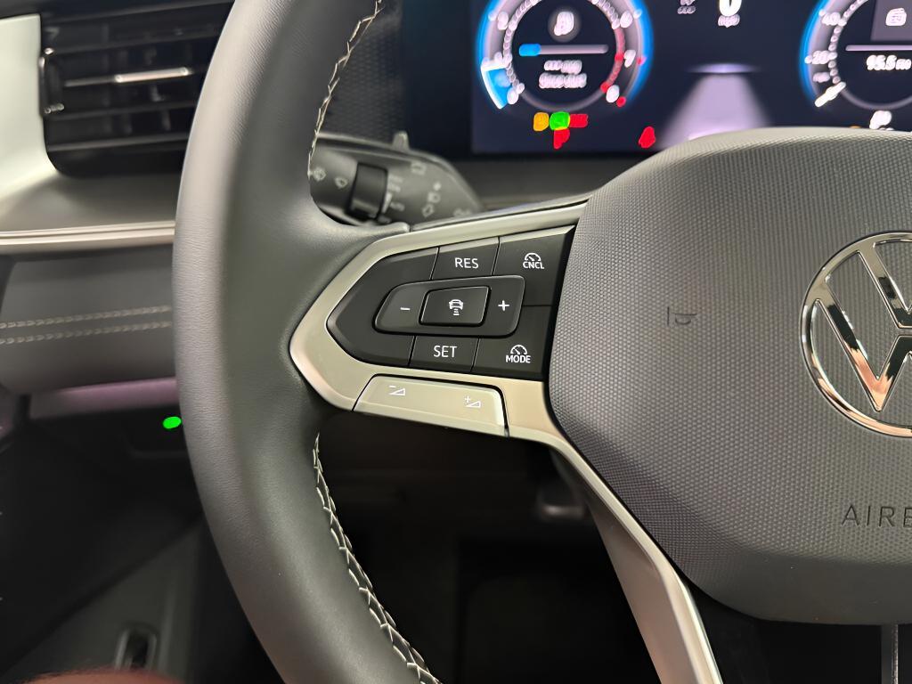 new 2025 Volkswagen Tiguan car, priced at $33,994