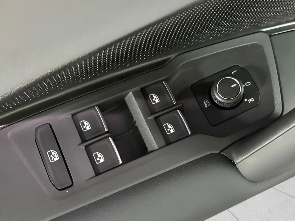 new 2025 Volkswagen Tiguan car, priced at $33,994