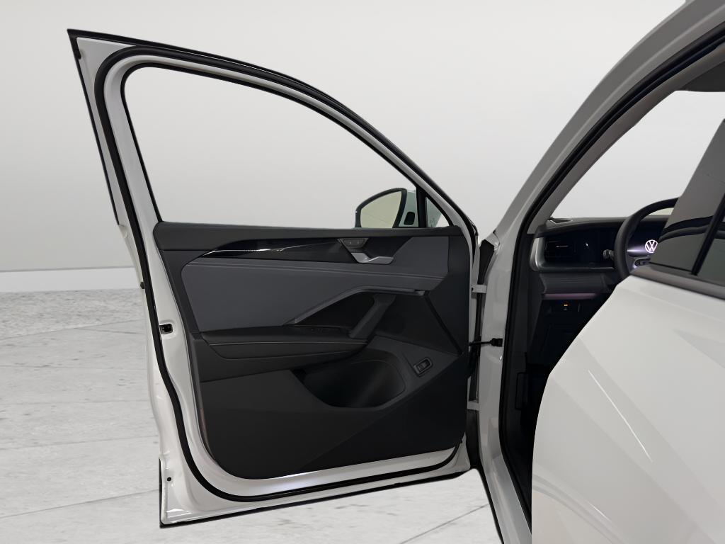new 2025 Volkswagen Tiguan car, priced at $33,994
