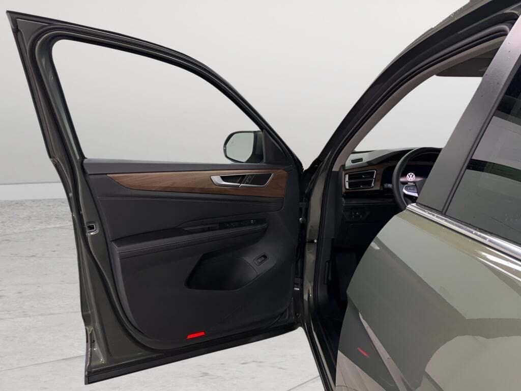 new 2026 Volkswagen Atlas car, priced at $43,489