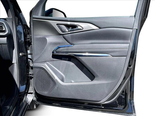 used 2025 Chevrolet Traverse car, priced at $33,799