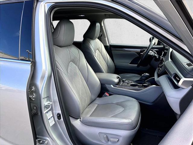 used 2021 Toyota Highlander car, priced at $33,420