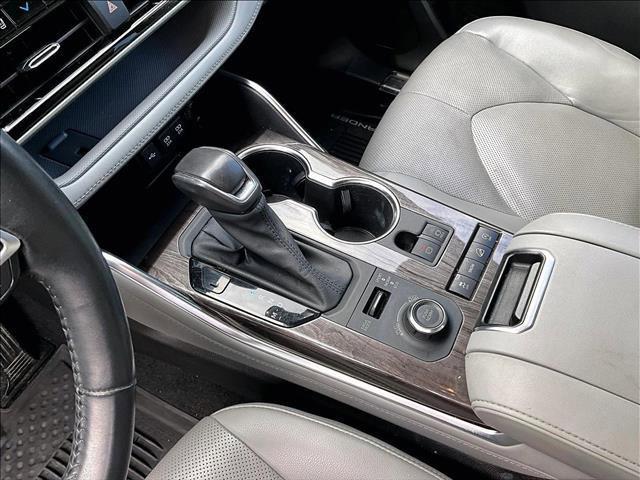 used 2021 Toyota Highlander car, priced at $33,420