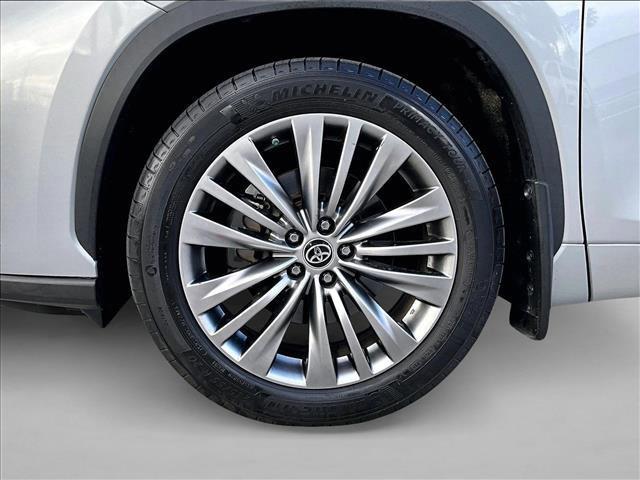 used 2021 Toyota Highlander car, priced at $33,420