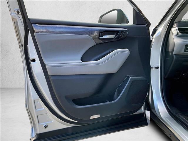 used 2021 Toyota Highlander car, priced at $33,420