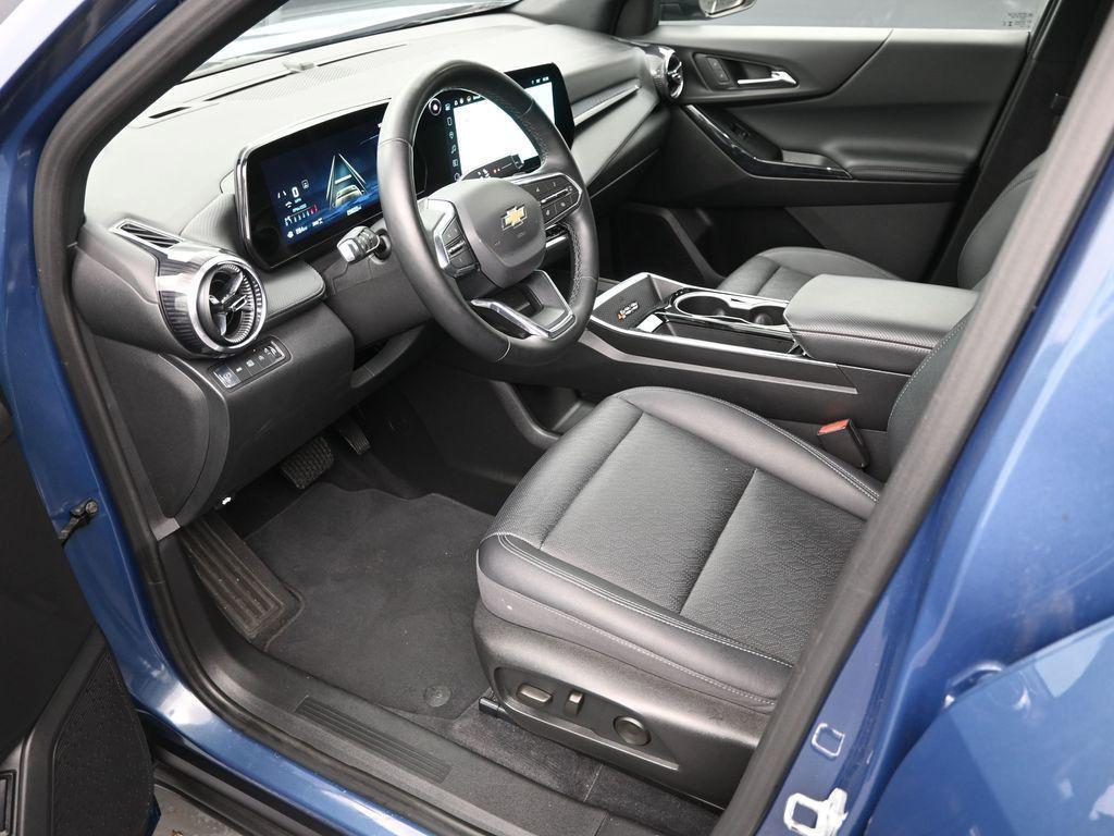 used 2025 Chevrolet Equinox car, priced at $25,998