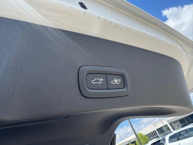 new 2025 Volvo XC40 car, priced at $39,995