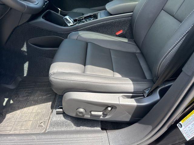 new 2025 Volvo XC40 car, priced at $45,918
