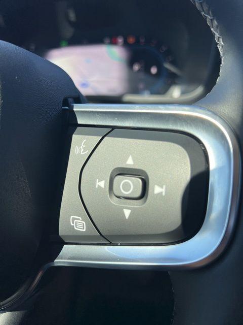 new 2025 Volvo XC40 car, priced at $39,995