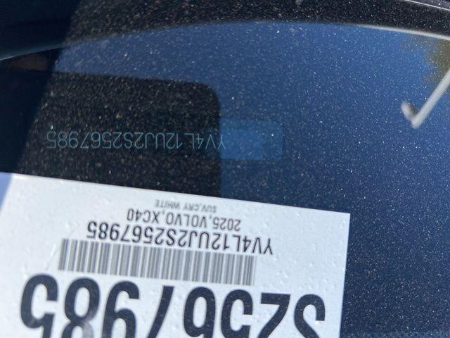 new 2025 Volvo XC40 car, priced at $39,995
