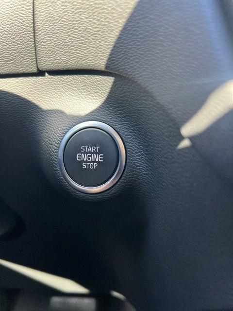 new 2025 Volvo XC40 car, priced at $39,995