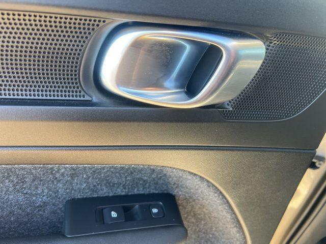 new 2025 Volvo XC40 car, priced at $45,995