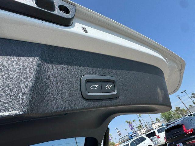 new 2025 Volvo XC40 car, priced at $45,918