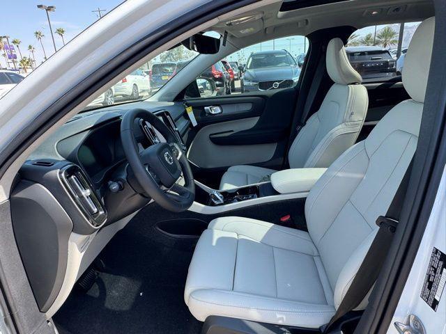 new 2025 Volvo XC40 car, priced at $45,918