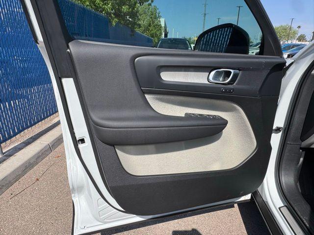 new 2025 Volvo XC40 car, priced at $45,918