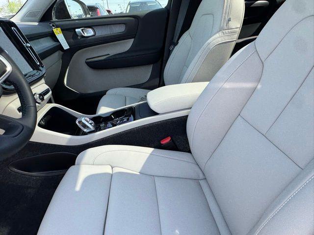 new 2025 Volvo XC40 car, priced at $45,918
