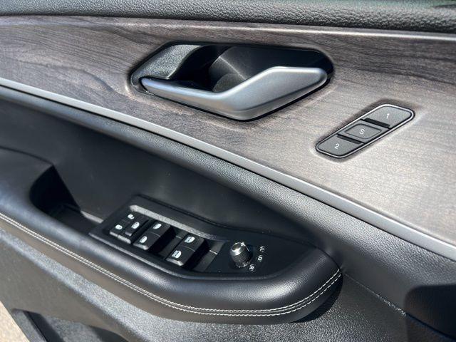 used 2023 Jeep Grand Cherokee car, priced at $27,979