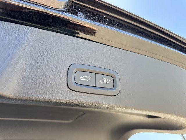 new 2025 Volvo XC40 car, priced at $39,995