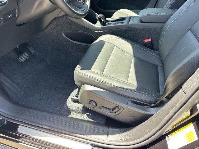 new 2025 Volvo XC40 car, priced at $39,995