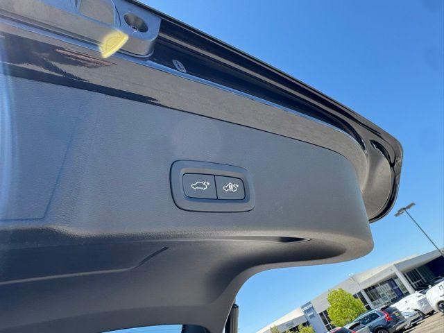 new 2025 Volvo XC40 car, priced at $39,995