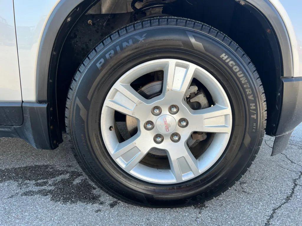 used 2009 GMC Acadia car, priced at $5,990