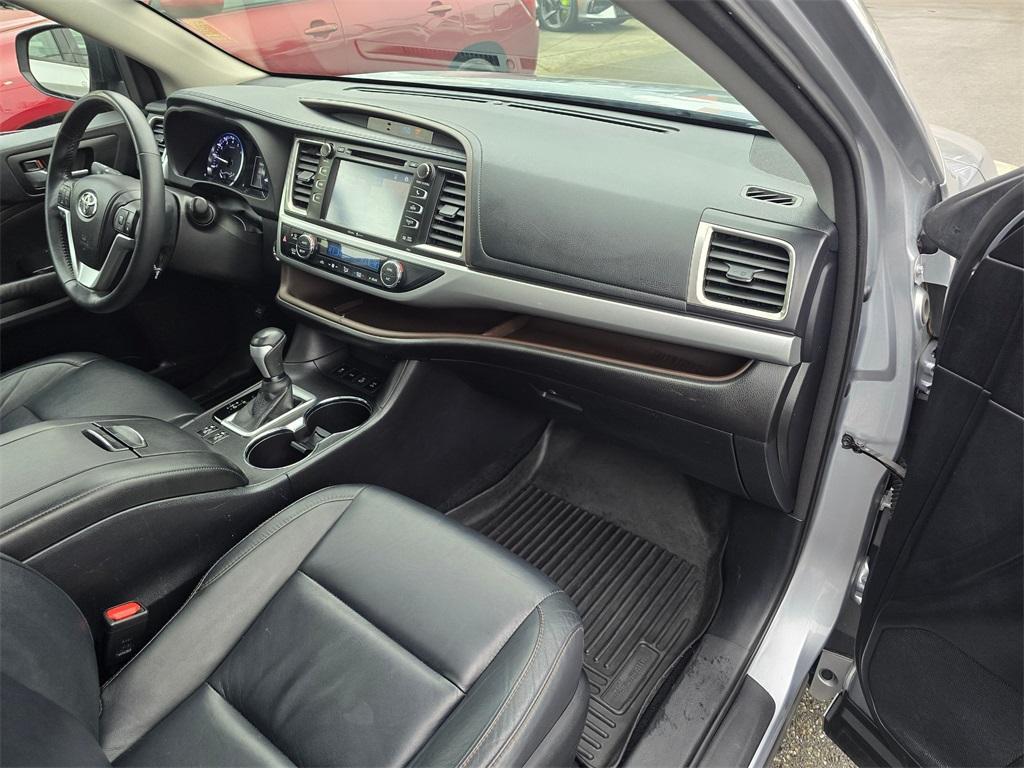 used 2014 Toyota Highlander car, priced at $16,880