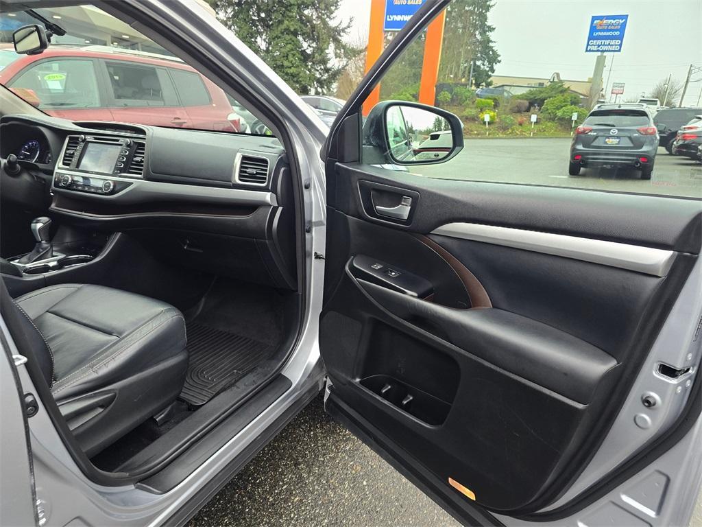 used 2014 Toyota Highlander car, priced at $16,880