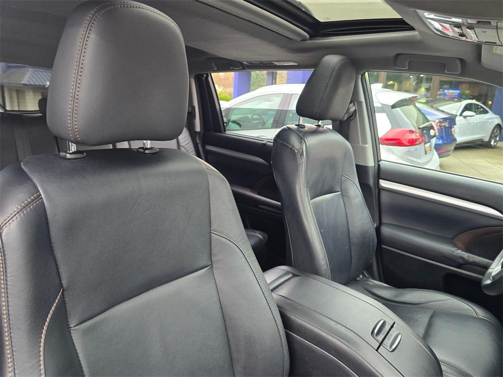 used 2014 Toyota Highlander car, priced at $16,880