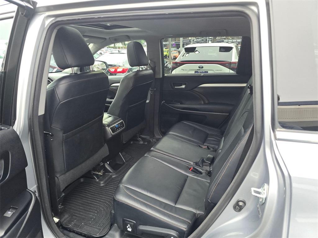 used 2014 Toyota Highlander car, priced at $16,880