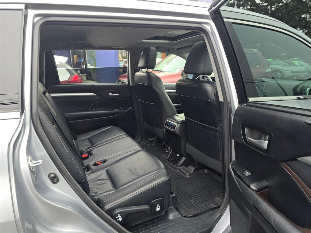 used 2014 Toyota Highlander car, priced at $16,880