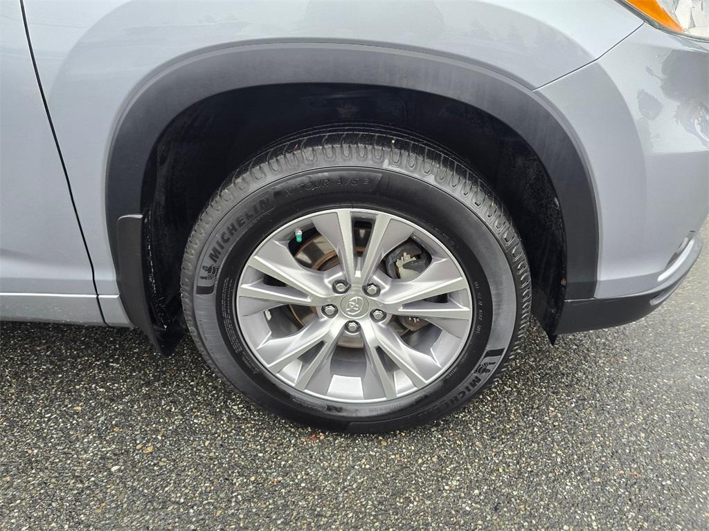 used 2014 Toyota Highlander car, priced at $16,880