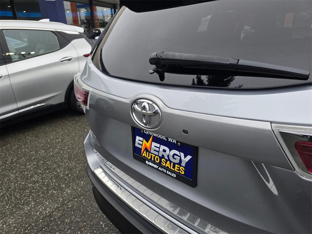 used 2014 Toyota Highlander car, priced at $16,880