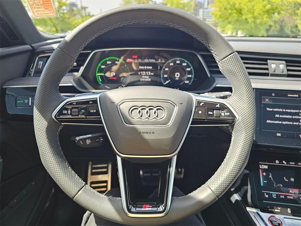2024 Daytona Gray Pearl Effect Audi SQ8 e-tron