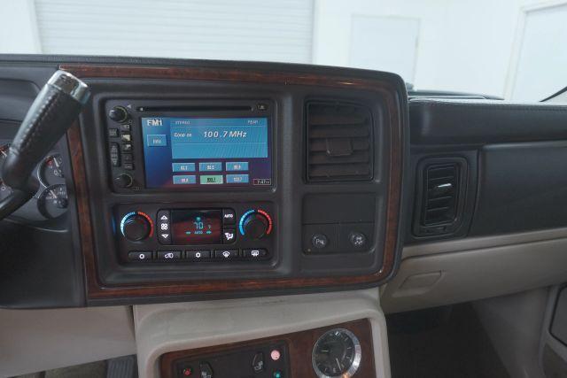 used 2005 Cadillac Escalade ESV car, priced at $6,495