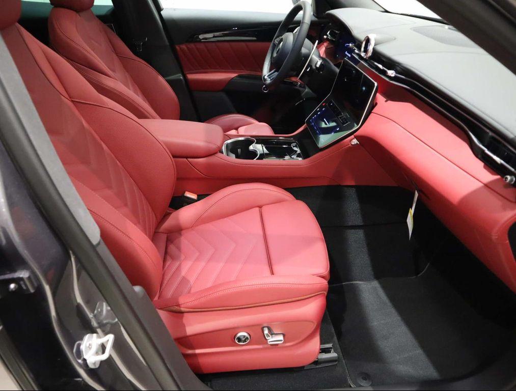 new 2025 Maserati Grecale car, priced at $96,035