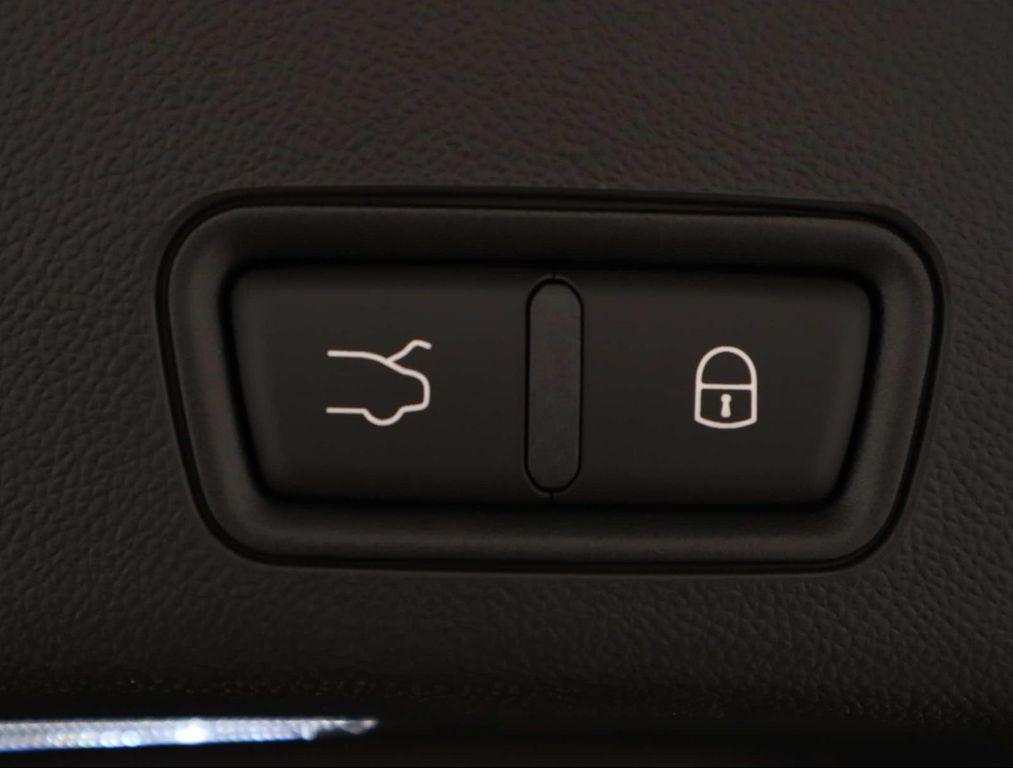 new 2025 Maserati Grecale car, priced at $98,505