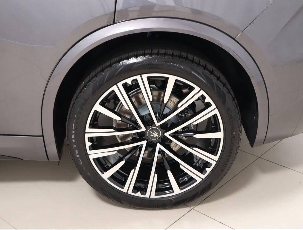 new 2025 Maserati Grecale car, priced at $105,695