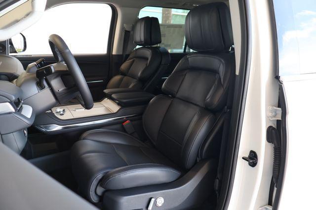 new 2025 Lincoln Navigator car, priced at $101,493