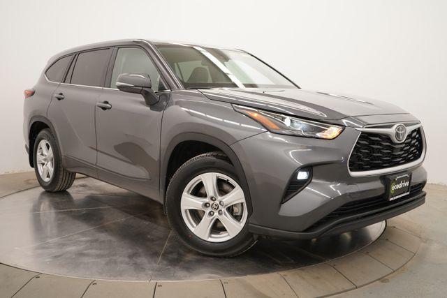 used 2025 Toyota Highlander car, priced at $38,990