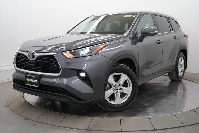 used 2025 Toyota Highlander car, priced at $38,990