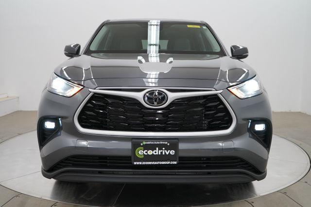 used 2025 Toyota Highlander car, priced at $38,990