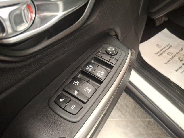 used 2021 Jeep Cherokee car, priced at $18,251