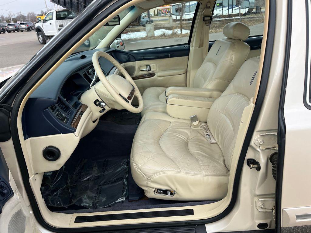 used 1996 Lincoln Town Car car, priced at $6,783