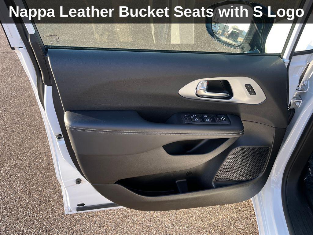 used 2025 Chrysler Pacifica car, priced at $35,867