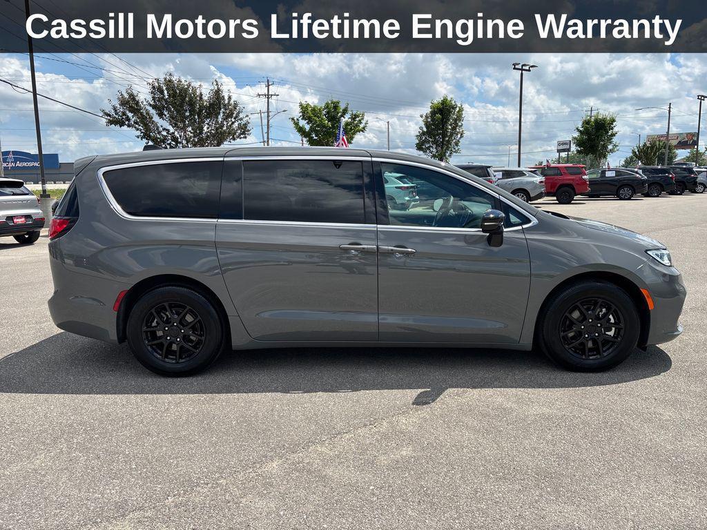 used 2025 Chrysler Pacifica car, priced at $33,470