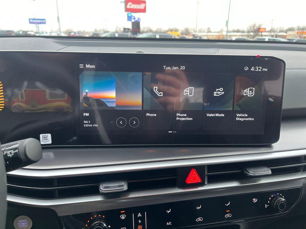 used 2024 Kia Sorento car, priced at $23,274