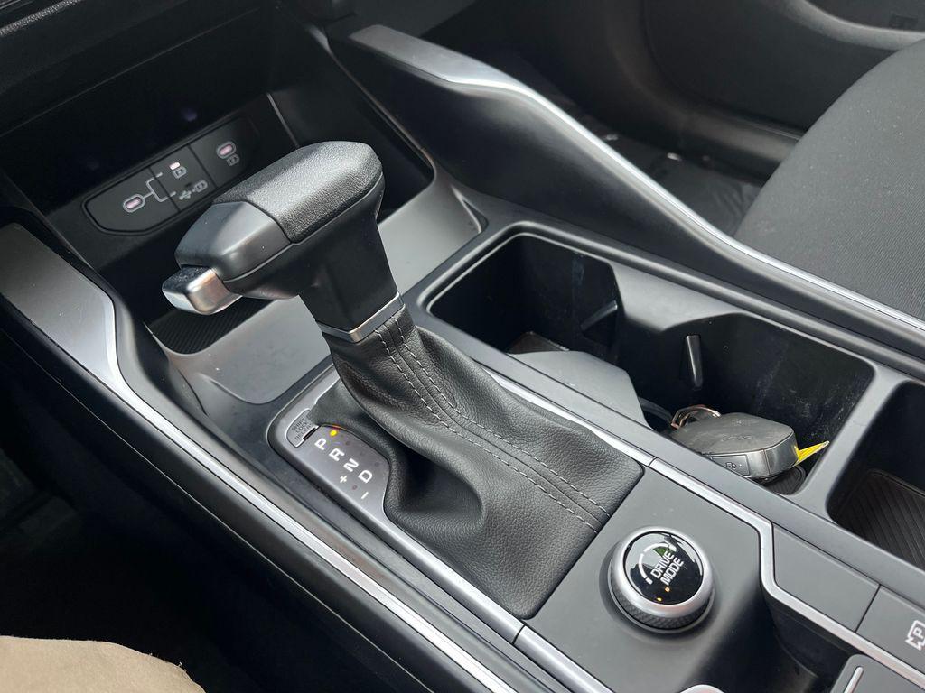 used 2024 Kia Sorento car, priced at $23,274